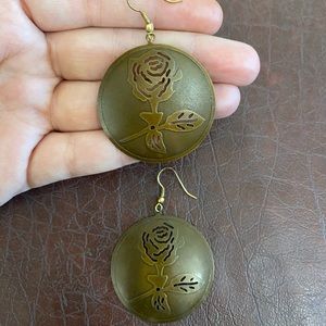 Medium dangle earrings.